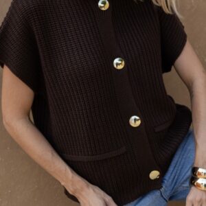 Colete tricot com botões dourado